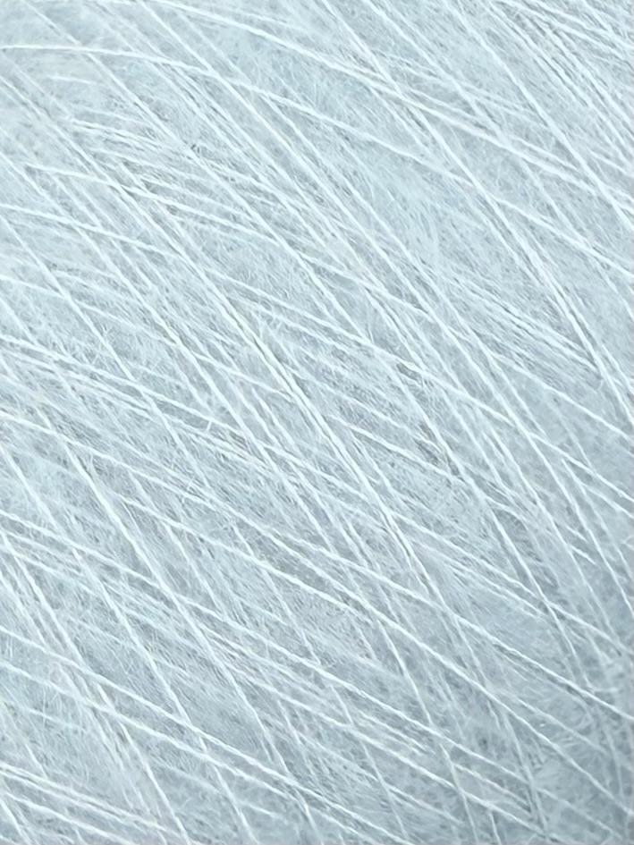 Manifattura FILPUCCI Art. Kid Seta 1/9500 – Fil 70 % Super Kid Mohair RMS 30 % soie de mûrier col. Bleu poudré